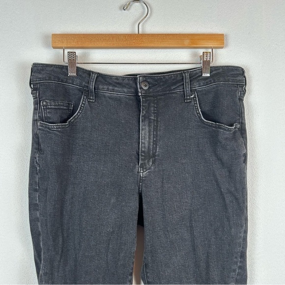 Pilcro Anthropologie High Rise Flare Black Jeans Front Seam Raw Hem 32 - Picture 5 of 15